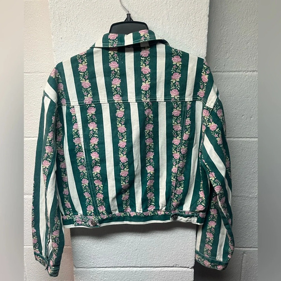 Forever 21 Size Small Floral Striped
Cropped Denim Button Front - Picture 3 of 3